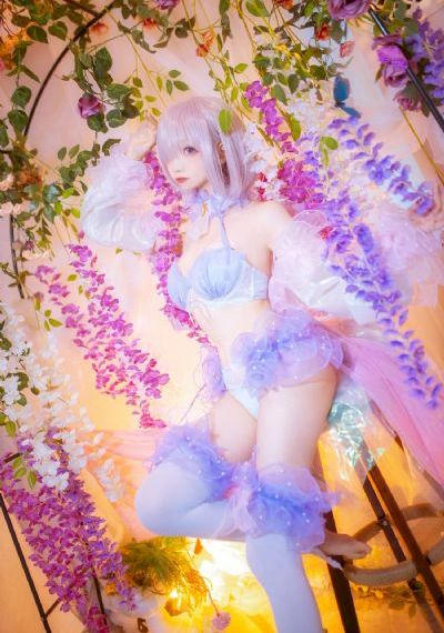 《年轻的女教师2》在线观看