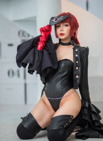 女法官