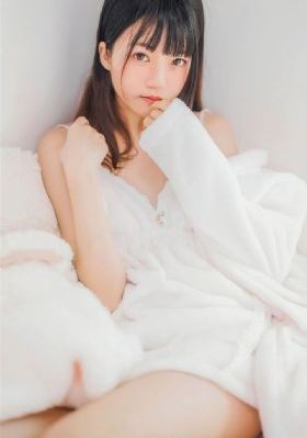 丝袜老师扒开双腿让我爽视频